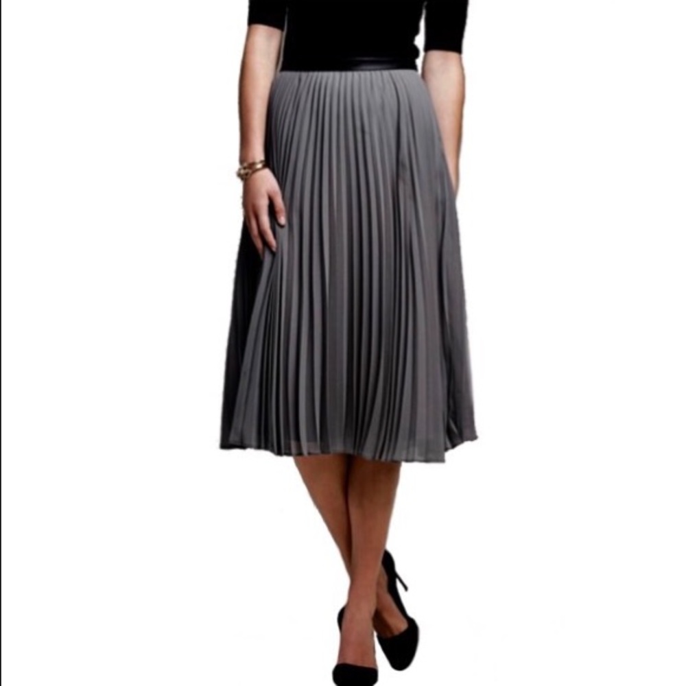 Banana Republic Gray pleaded Wool blend Side Zip Pleaded Skirt Size 0